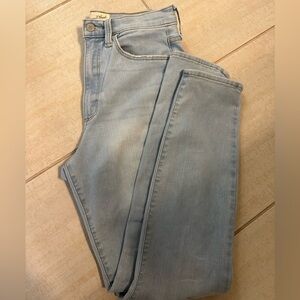 Universal Thread - Size 10 - light wash stretch skinny